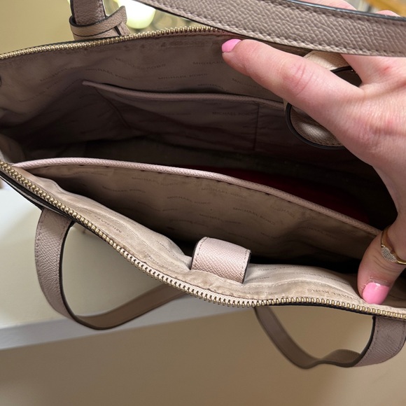 Michael Kors blush pink Tote with Gold Accents - Picture 3 of 7